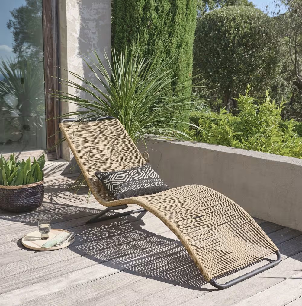 Rattan lounger - new style